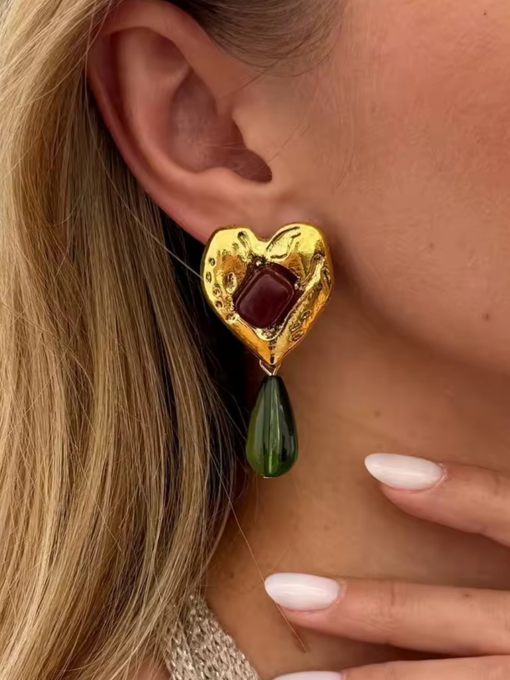 Retro Gold Heart Earrings – Emerald Teardrop Dangle Earrings